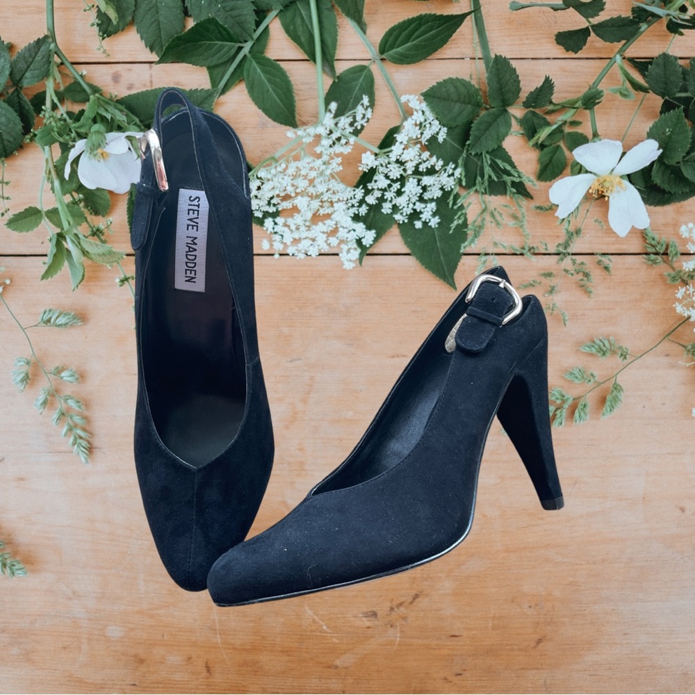 Steve Madden 7 M Honee
Black Suede Leather Pumps with a 2.5 in heel